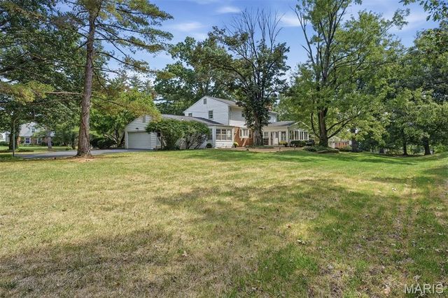 2073 Willow Leaf Drive, Frontenac, MO 63131