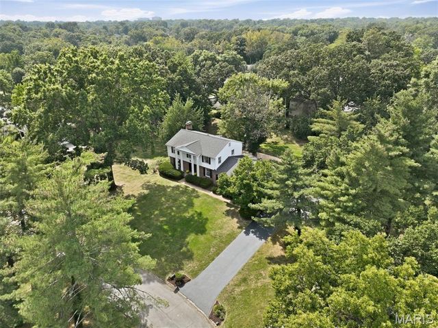 2073 Willow Leaf Drive, Frontenac, MO 63131