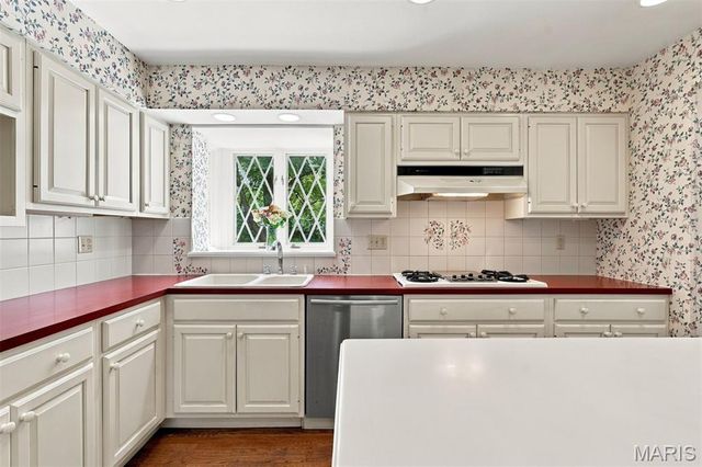 2073 Willow Leaf Drive, Frontenac, MO 63131