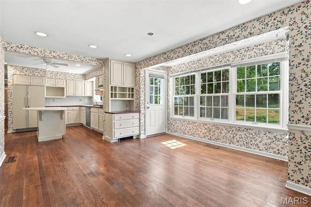 2073 Willow Leaf Drive, Frontenac, MO 63131