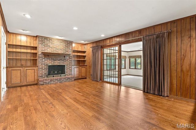 2073 Willow Leaf Drive, Frontenac, MO 63131