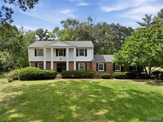 2073 Willow Leaf Drive, Frontenac, MO 63131