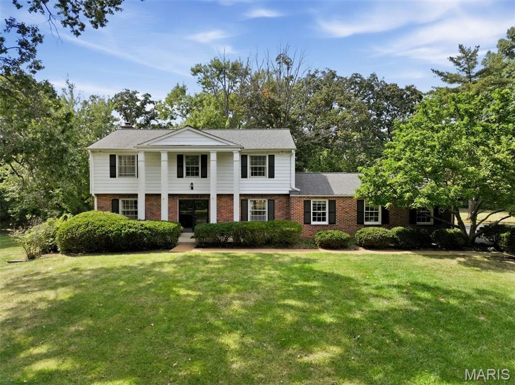 2073 Willow Leaf Drive, Frontenac, MO 63131