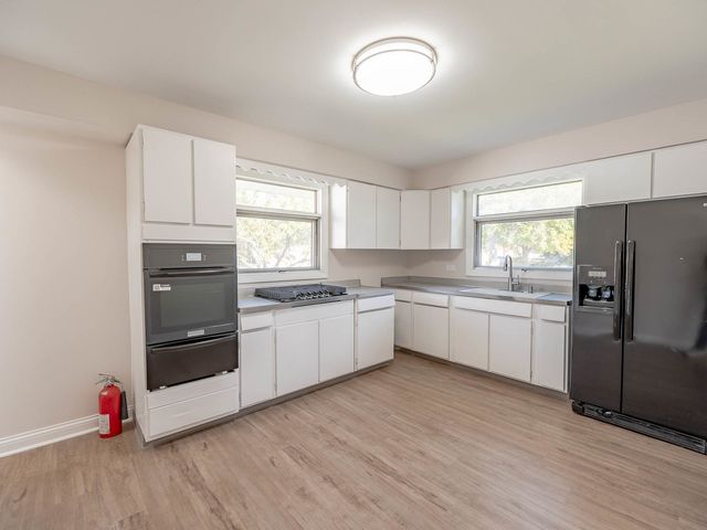 1502 N 35th Avenue, Melrose Park, IL 60160