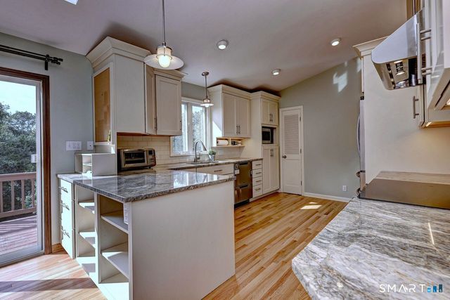 90 Brook Hill Road, Hamden, CT 06514