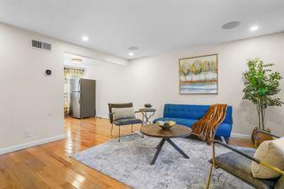 56 Roberts Dr 56, Bedford, MA 01730