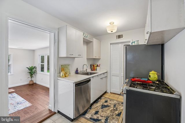 31 S EDISON ST, Arlington, VA 22204