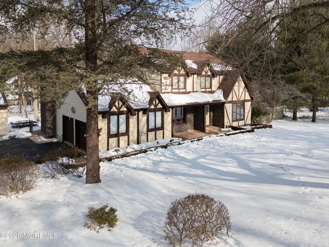 158 Willow Grove Drive, Lincroft, NJ 07738