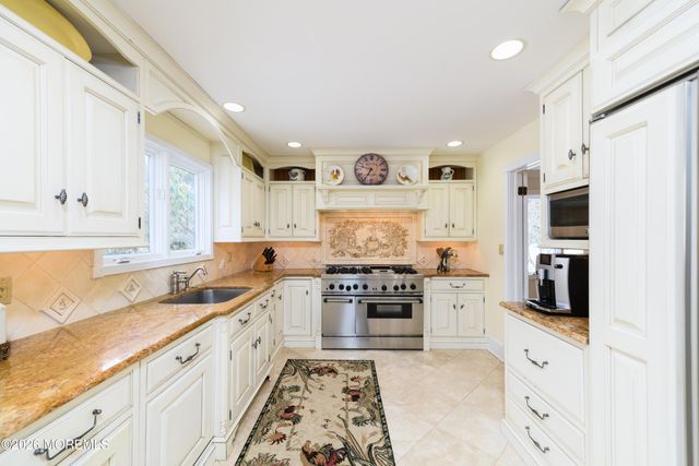 158 Willow Grove Drive, Lincroft, NJ 07738