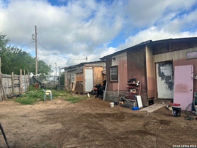 517 Avenue K, Poteet, TX 78065