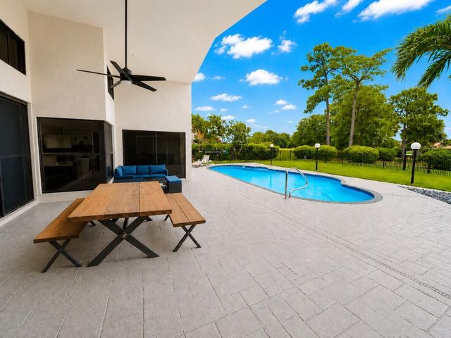 10875 Boca Woods Lane, Boca Raton, FL 33428