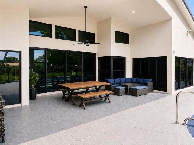 10875 Boca Woods Lane, Boca Raton, FL 33428