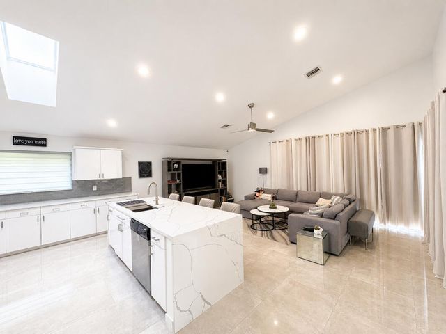 10875 Boca Woods Lane, Boca Raton, FL 33428