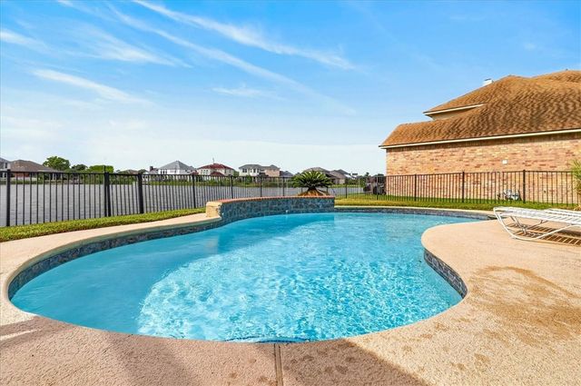 7414 Lake Micala Dr, Corpus Christi, TX 78413