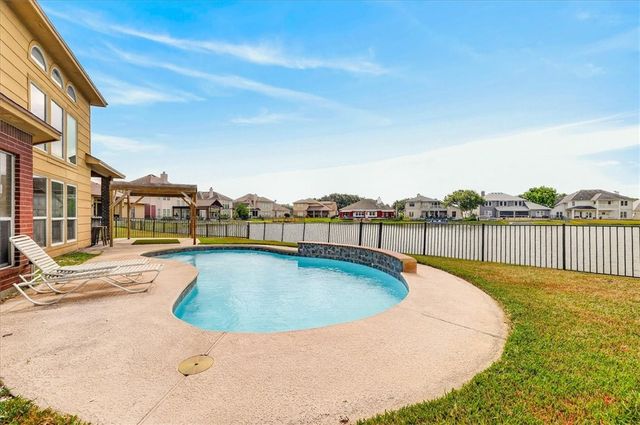 7414 Lake Micala Dr, Corpus Christi, TX 78413