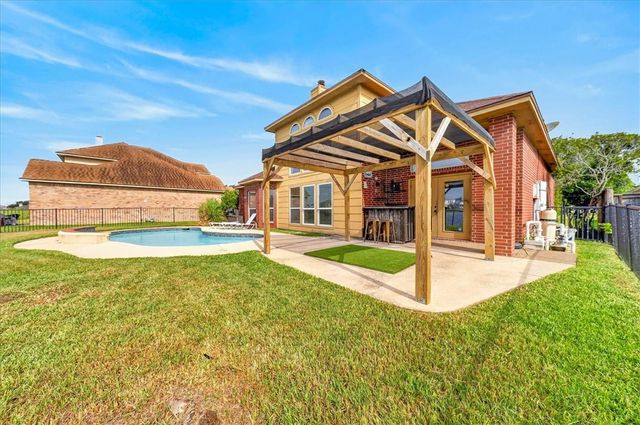 7414 Lake Micala Dr, Corpus Christi, TX 78413