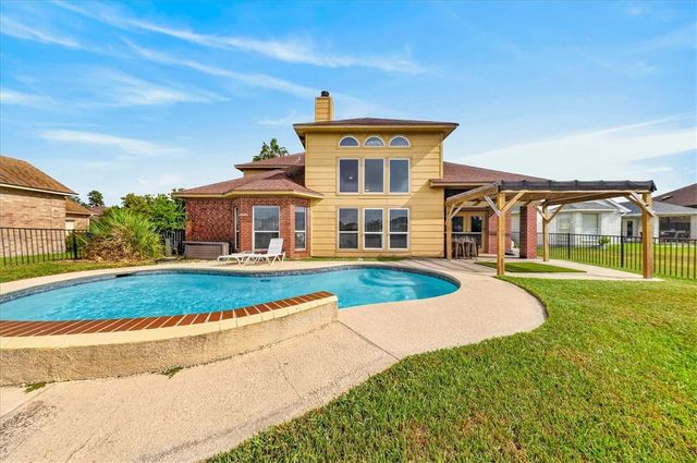 7414 Lake Micala Dr, Corpus Christi, TX 78413