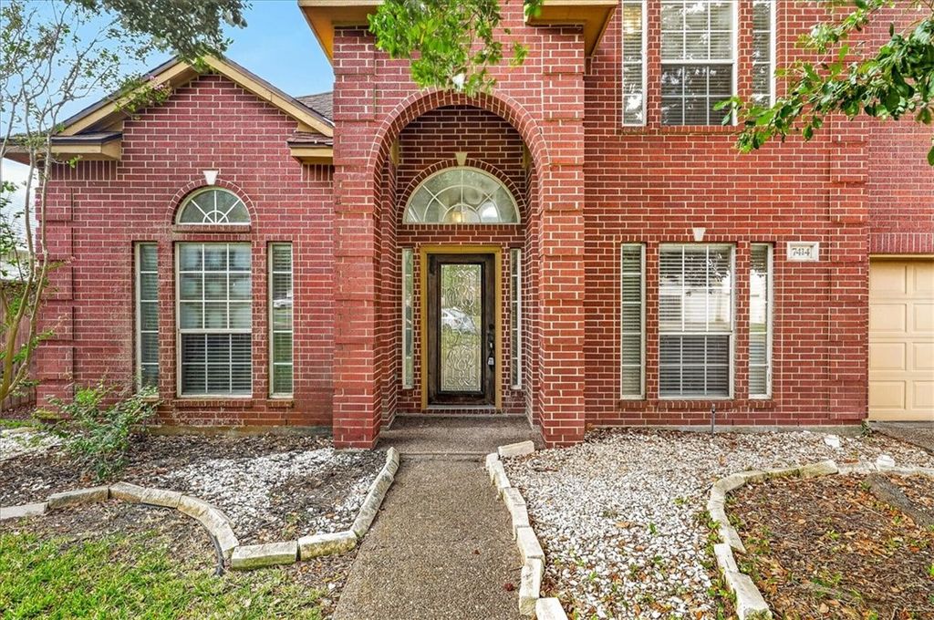 7414 Lake Micala Dr, Corpus Christi, TX 78413