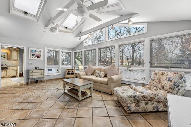 48 Tree Top Rd, Readington Twp., NJ 08889