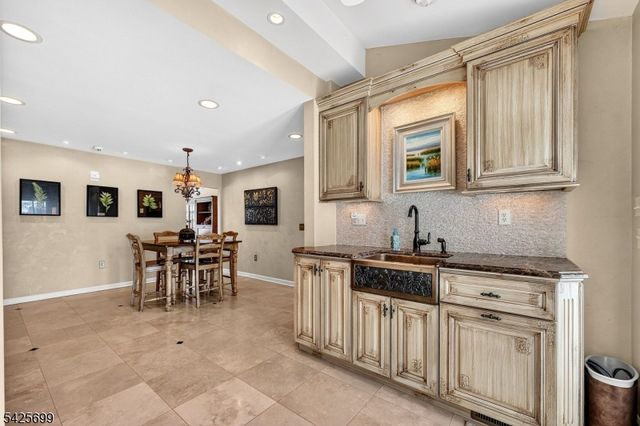 48 Tree Top Rd, Readington Twp., NJ 08889