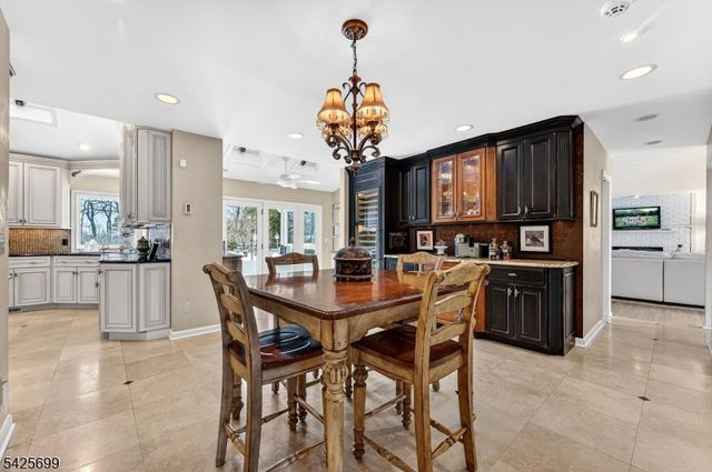 48 Tree Top Rd, Readington Twp., NJ 08889