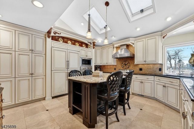 48 Tree Top Rd, Readington Twp., NJ 08889