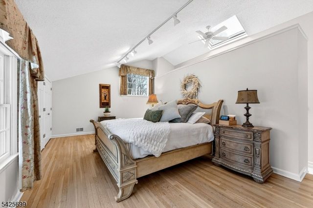48 Tree Top Rd, Readington Twp., NJ 08889