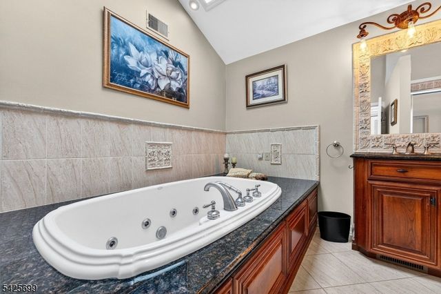 48 Tree Top Rd, Readington Twp., NJ 08889