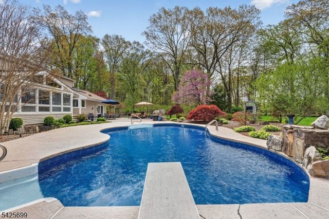 48 Tree Top Rd, Readington Twp., NJ 08889