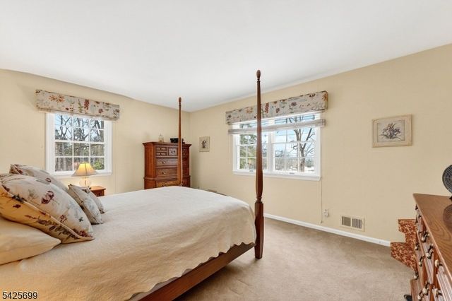 48 Tree Top Rd, Readington Twp., NJ 08889