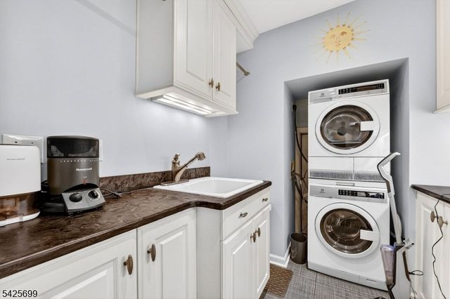 48 Tree Top Rd, Readington Twp., NJ 08889