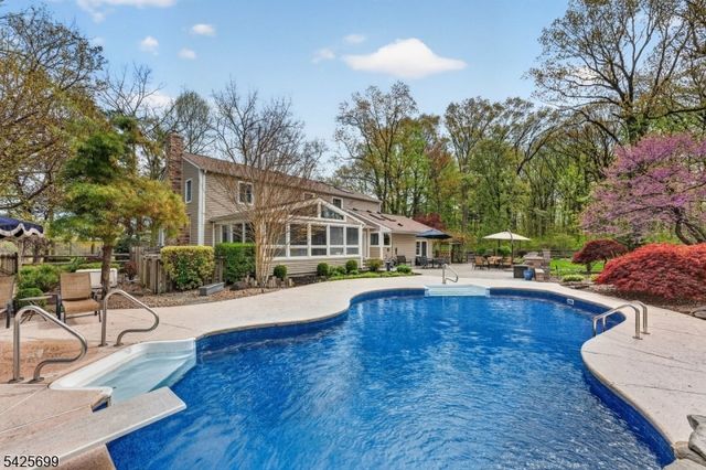 48 Tree Top Rd, Readington Twp., NJ 08889