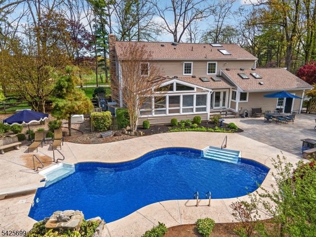 48 Tree Top Rd, Readington Twp., NJ 08889