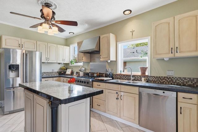 2323 N Wall St, Spokane, WA 99205