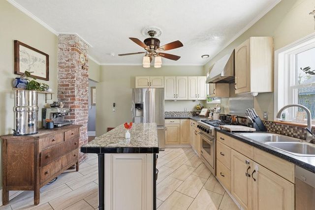 2323 N Wall St, Spokane, WA 99205