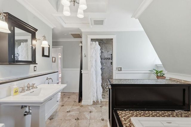 2323 N Wall St, Spokane, WA 99205