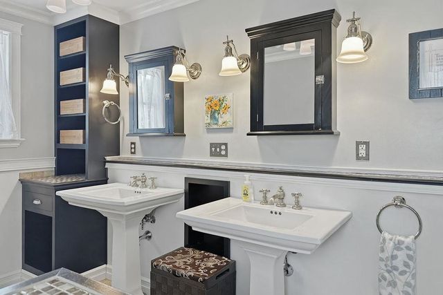 2323 N Wall St, Spokane, WA 99205