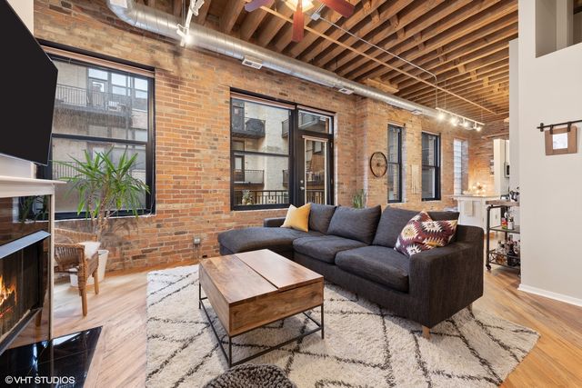 226 N CLINTON Street 327, Chicago, IL 60661