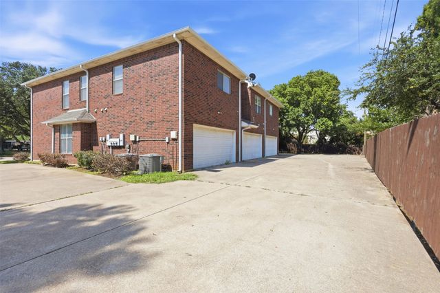 121 Wildwood Court 200, Grapevine, TX 76051