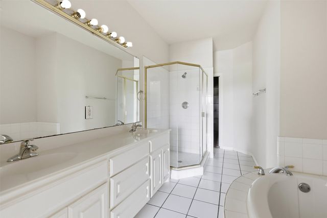 121 Wildwood Court 200, Grapevine, TX 76051