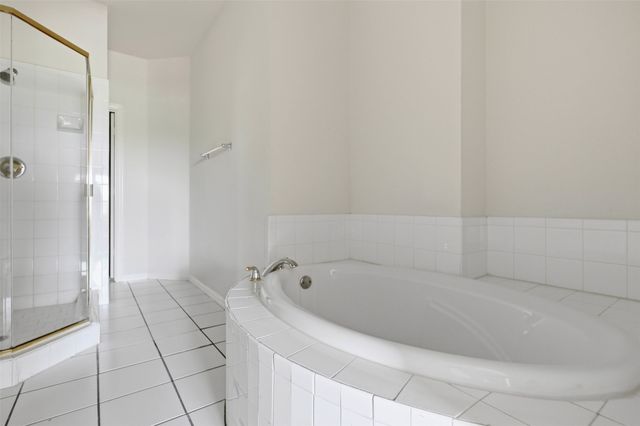 121 Wildwood Court 200, Grapevine, TX 76051