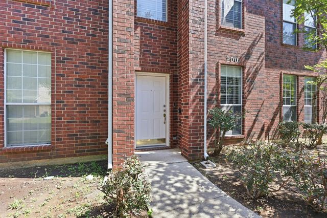 121 Wildwood Court 200, Grapevine, TX 76051