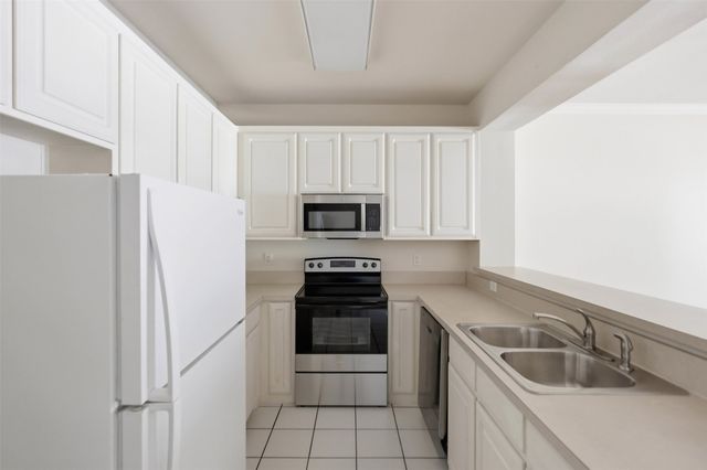 121 Wildwood Court 200, Grapevine, TX 76051