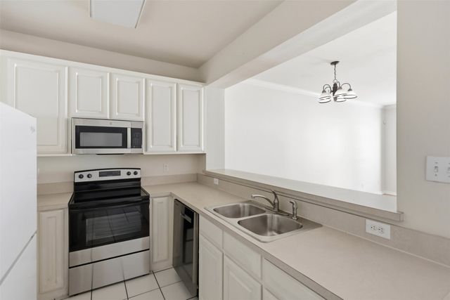 121 Wildwood Court 200, Grapevine, TX 76051