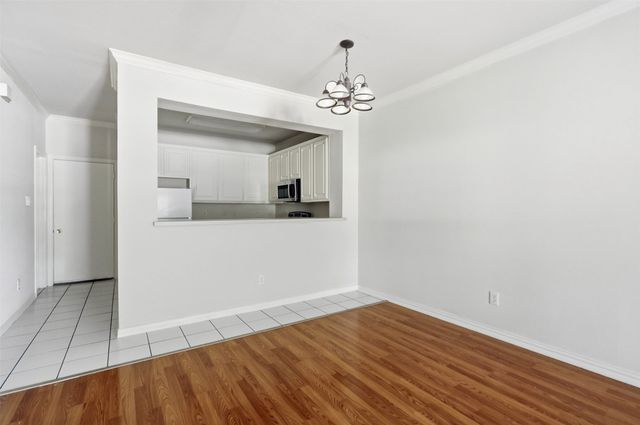 121 Wildwood Court 200, Grapevine, TX 76051