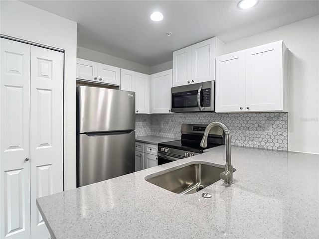 326 S GROSSE AVENUE 2, Tarpon Springs, FL 34689