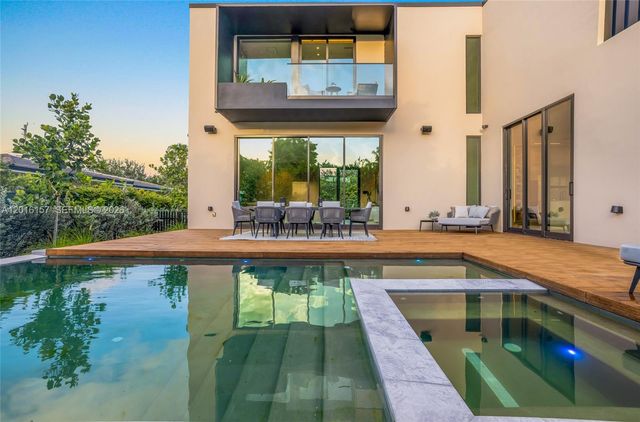 4550 N Jefferson Avenue, Miami Beach, FL 33140