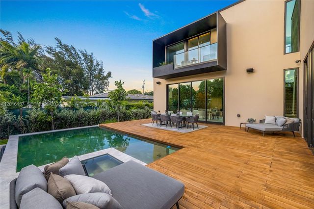 4550 N Jefferson Avenue, Miami Beach, FL 33140