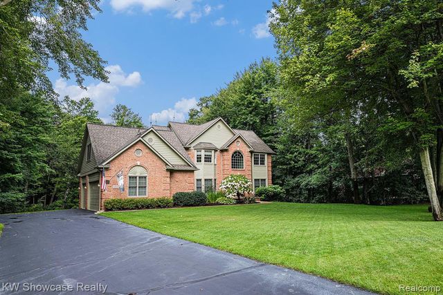 6060 Rosewood Parkway, White Lake, MI 48383