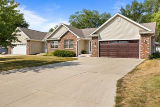 822 N 3rd Avenue, Winterset, IA 50273